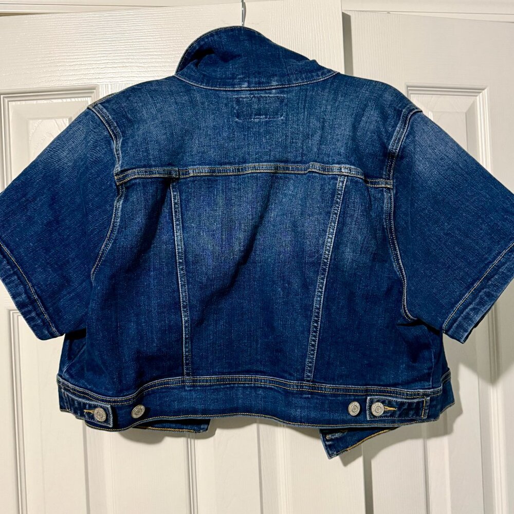 Torrid Denim Short Sleeve Cropped Trucker Jacket Size 2, 2X - Picture 2 of 3
